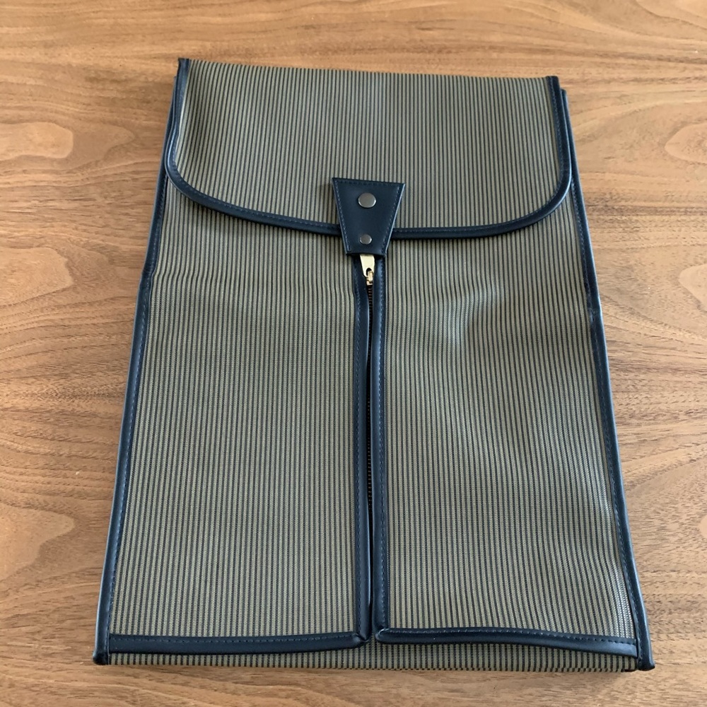 NWOT Garment organizer